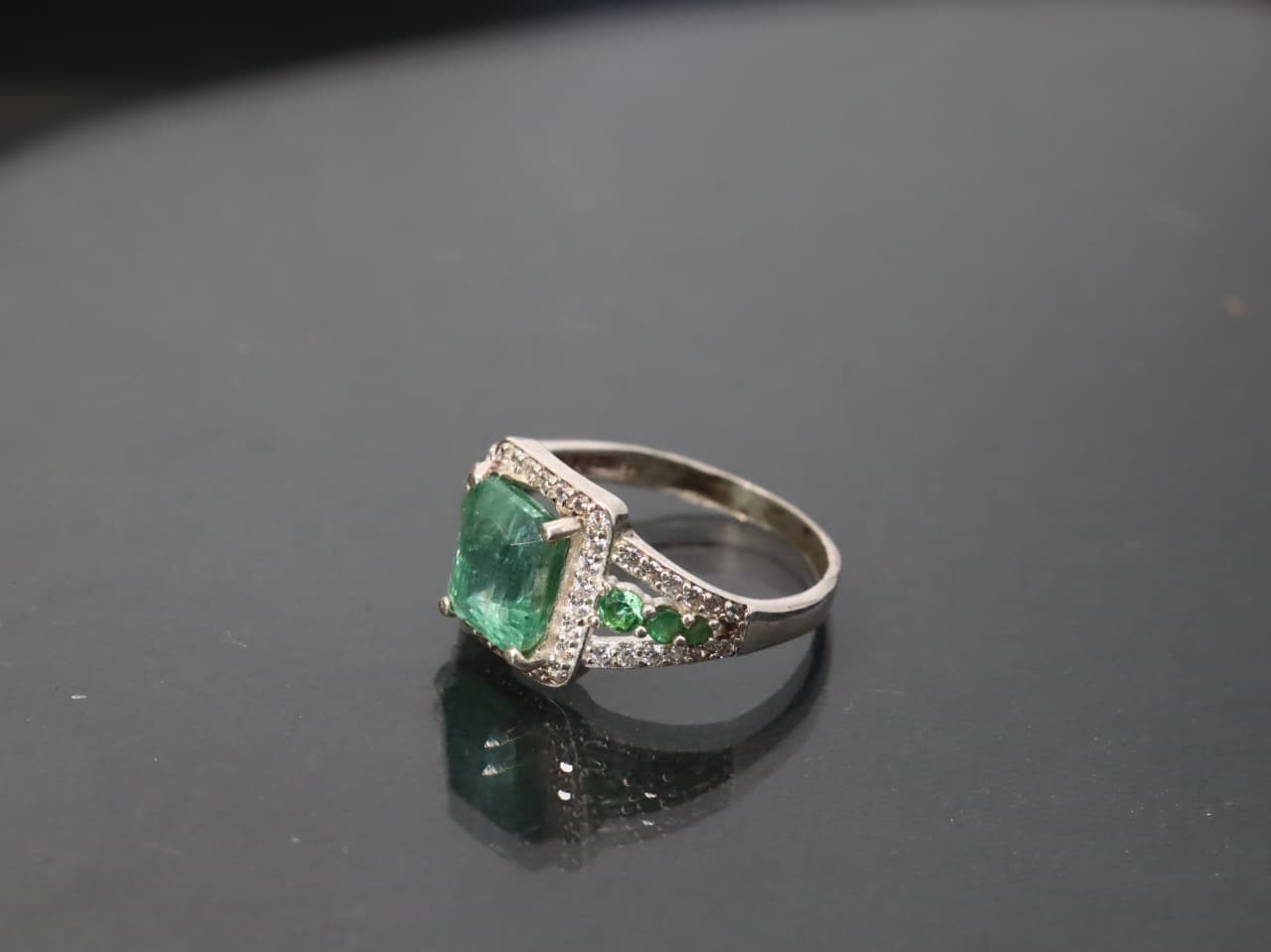 Chitral Emerald Silver Ring With Side Six Emeralds & Zircon detailing - Premium Quality