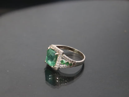 Chitral Emerald Silver Ring With Side Six Emeralds & Zircon detailing - Premium Quality