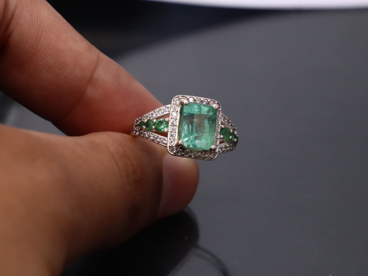 Chitral Emerald Silver Ring With Side Six Emeralds & Zircon detailing - Premium Quality