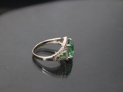 Chitral Emerald Silver Ring With Side Six Emeralds & Zircon detailing - Premium Quality