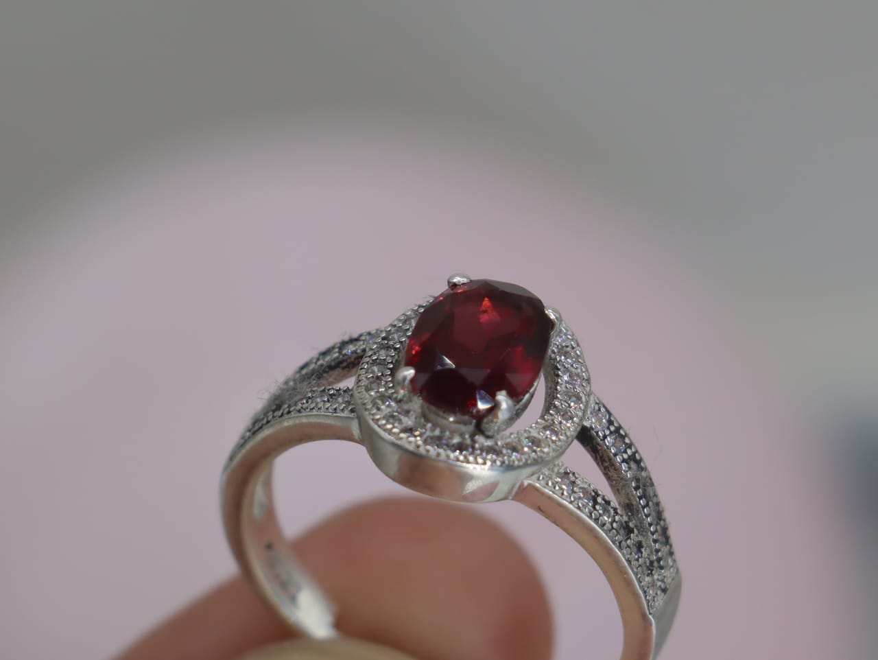 Garnett (Yaqoot) Ring in Italian Silver with Zircon Detailing – Elegant & Timeless