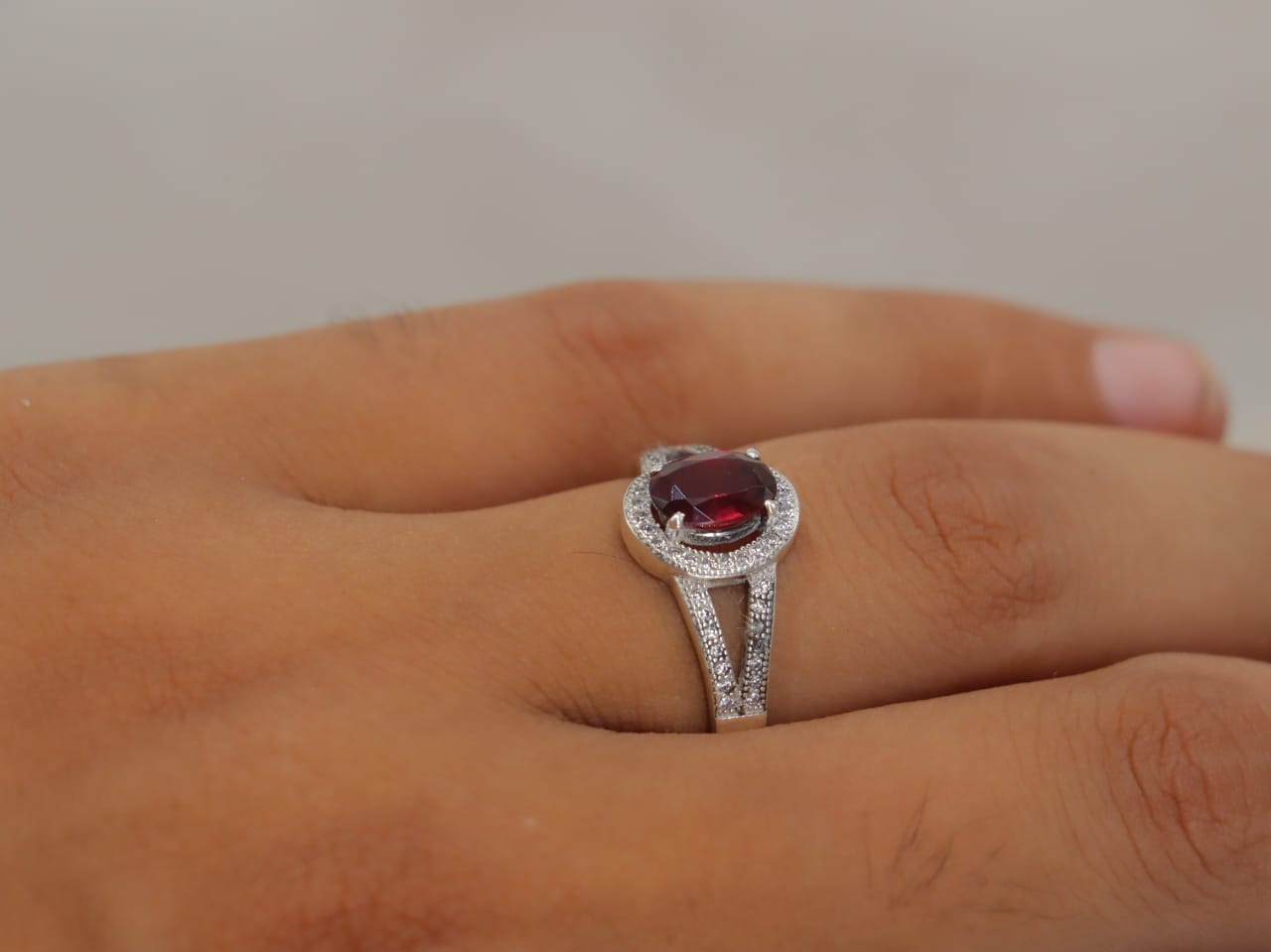 Garnett (Yaqoot) Ring in Italian Silver with Zircon Detailing – Elegant & Timeless