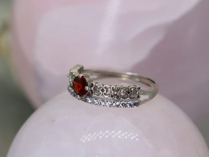 Yaqoot Garnet Ring in Italian Silver with Zircon Detailing – Elegant & Timeless