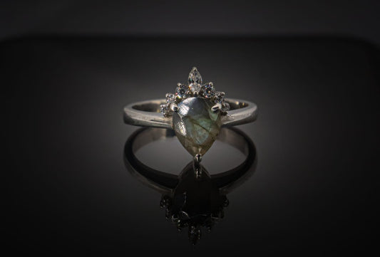 Natural Labradorite (Grey Moonstone) Ring in Sterling Silver 925