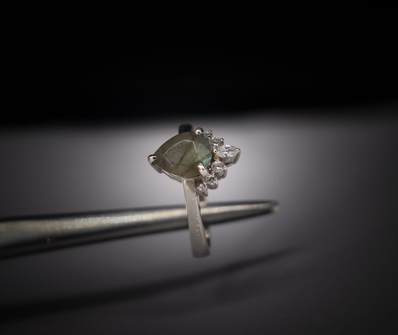 Natural Labradorite (Grey Moonstone) Ring in Sterling Silver 925