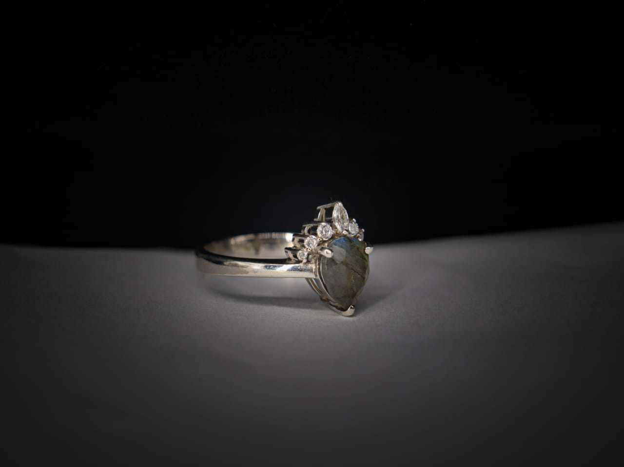 Natural Labradorite (Grey Moonstone) Ring in Sterling Silver 925